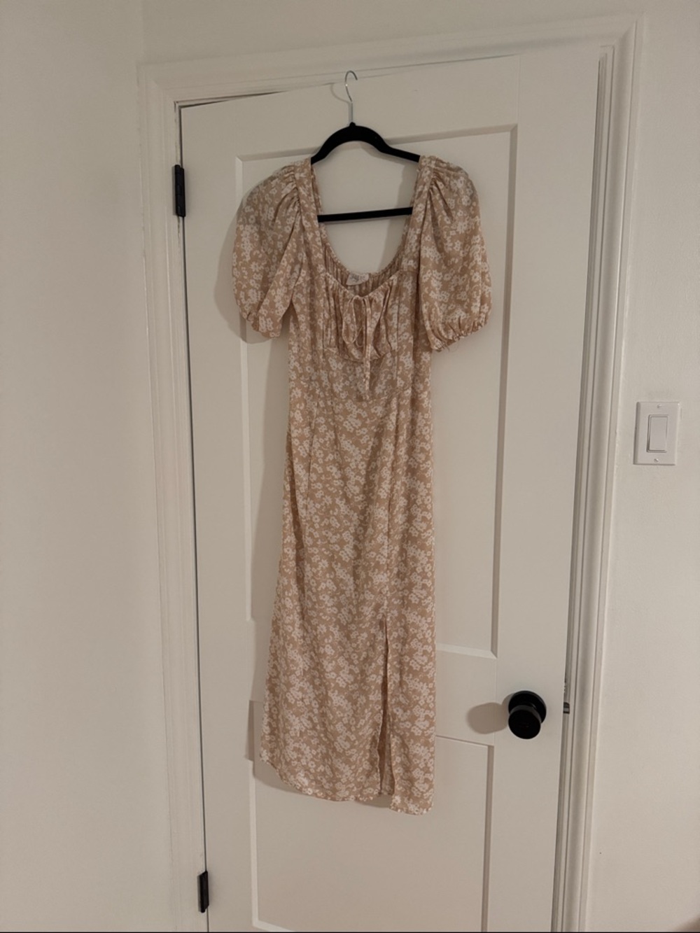 Beige Floral Puff-Sleeve Midi Dress